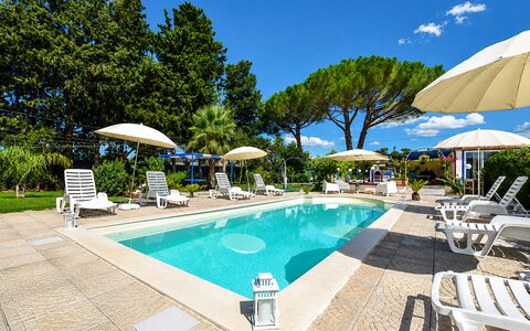 Villa Didymos: Recurso, Piscina, Paraguas, Jardín, Sombra, Sunlounger, Paisajismo, Eco Hotel, Ciudad De Vacaciones, Mueble Para Exteriores