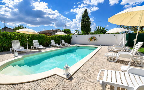 Villa Didymos: Piscina, Mueble Para Exteriores, Recurso, Sombra, Paraguas, Hotel, Sunlounger, Eco Hotel, Paisajismo, Silla