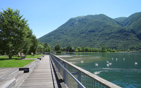 Casa Gloria: Agua, Los Recursos Hídricos, Cuerpo De Agua, Camino Acuático, Banco, Corriente De Agua, Colina, Tierras Altas, Lago, Hill Station