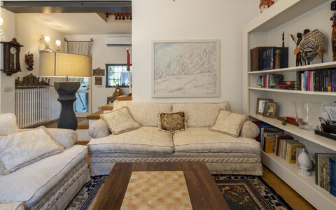 Villa El Perlè, Padenghe sul Garda: Mueble, Diseño De Interiores, Sofá, Piso, Pared, Suelo, Madera, Sala, Habitación, Techo