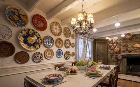 Villa El Perlè, Padenghe sul Garda: Mueble, Diseño De Interiores, Techo, Mesa, Vajilla, Comedor, Porcelana, Encendiendo, Lámpara, Utensilios Para Servir