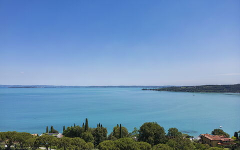 Villa El Perlè, Padenghe sul Garda: Azul, Agua, Cuerpo De Agua, Tiempo De Día, Horizonte, Costeras Y Los Accidentes Geográficos Oceánico, Mar, Verano, Oceano, Costa