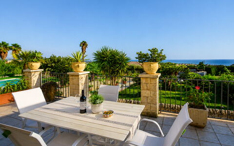 Villa Don Pino: Mueble, Mesa, Mueble Para Exteriores, Silla, Mesa Al Aire Libre, Recurso, Cocina Y Comedor Mesa, Sombra, Jardín, Eco Hotel