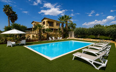 Villa Don Pino: Piscina, Árbol, Recurso, Barrio Residencial, Inmuebles, Casa, Eco Hotel, Casa, Villa, Hacienda