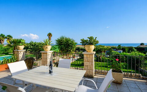 Villa Don Pino: Mueble, Mueble Para Exteriores, Silla, Recurso, Sombra, Jardín, Paisajismo, Mesa Al Aire Libre, Eco Hotel, Zona Tropical