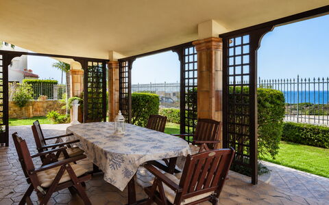 La Villa di Giusy: Inmuebles, Porche, Balcón, Jardín, Planta De Casa, Maceta, Sombra, Recurso, Villa, Mansión
