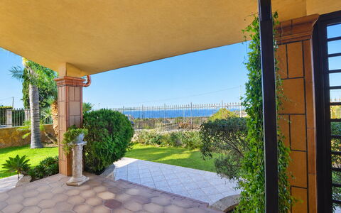 La Villa di Giusy: Jardín, Sombra, Paisajismo, Eco Hotel, Villa, Hacienda, Planta De Casa, Estructura Al Aire Libre, Recurso