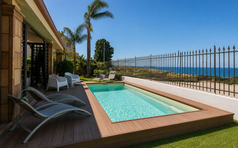 La Villa di Giusy: Piscina, Recurso, Piso, Eco Hotel, Suelo, Material Compuesto, Ocio, Cubierta, Sombra, Jardín