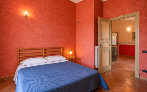 La Villa di Giusy: Piso, Suelo, Diseño De Interiores, Habitación, Techo, Manchas De Madera, Habitación, Linos, Hotel, Sábana