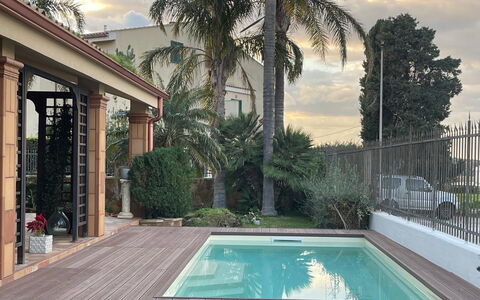 La Villa di Giusy: Piscina, Recurso, Material Compuesto, Eco Hotel, Sombra, Fuente De Agua, Inmuebles, Hacienda, Ocio