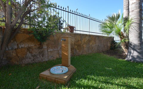 La Villa di Giusy: Jardín, Paisajismo, Césped, Patio Interior, Yarda, Pasarela