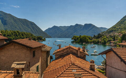 Next Comacina, Lago di Como with Garage: Accidentes Geográficos Montañosas, Montaña, Agua, Cuerpo De Agua, Barco, Colina, Watercraft, Cordillera, Tierras Altas, Casa
