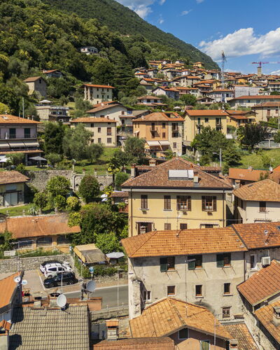 Next Comacina, Lago di Como with Garage: Accidentes Geográficos Montañosas, Montaña, Colina, Barrio Residencial, Casa, Barrio, By, Paisaje, Tierras Altas, Techo