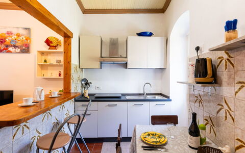 Oliver: Mueble, Diseño De Interiores, Piso, Madera, Cocina, Mostrador, Suelo, Techo, Habitación, Encendiendo