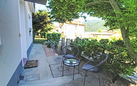 Boscolago: Mueble, Mueble Para Exteriores, Jardín, Sombra, Mesa Al Aire Libre, Silla, Patio Interior, Yarda, Paisajismo, Patio