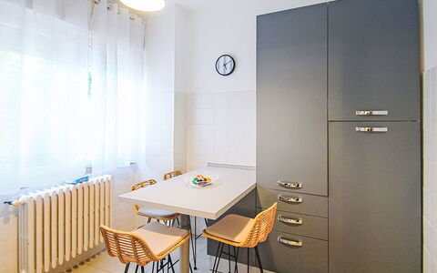 Boscolago: Mueble, Piso, Diseño De Interiores, Madera, Suelo, Encendiendo, Gabinetes, Cocina, Habitación, Silla