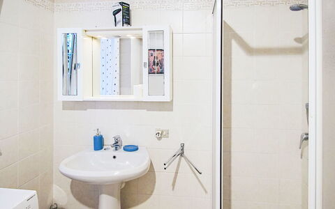 Boscolago: Arreglo De Tubería, Baño, Lavabo Del Baño, Piso, Lavabo, Suelo, Plomería, Diseño De Interiores, Espejo, Grifo