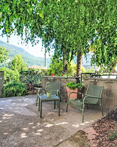 Boscolago: Vegetación, Primavera, Mueble Para Exteriores, Mesa Al Aire Libre, Sombra, Jardín, Maceta, Silla, Yarda, Planta De Casa