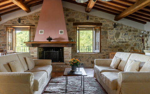 Villa Daluma, Private Pool in Todi: Mueble, Diseño De Interiores, Piso, Pared, Sofá, Madera, Suelo, Habitación, Sala, Techo
