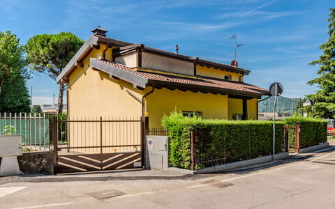 Villa Giulia: Cerca, Portón, Inicio De Esgrima, Balcón