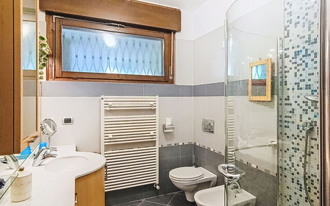 Locanda dei Nonni: Piso, Diseño De Interiores, Arreglo De Tubería, Suelo, Baño, Lavabo, Techo, Grifo, Plomería, Habitación