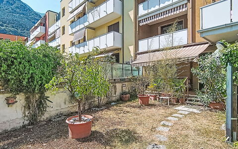 Locanda dei Nonni: Departamento, Diseño Urbano, Balcón, Condominio, Sombra, Yarda, Pasarela