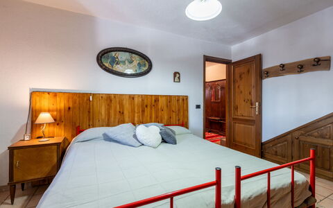 Les Combes 6: Mueble, Cama, Habitación, Diseño De Interiores, Sábana, Madera, Lecho, Habitación, Techo, Piso