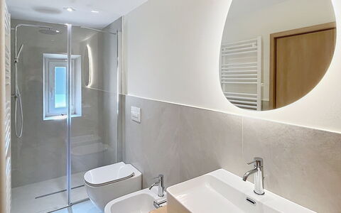 Ca' Alma Dolomia: Baño, Piso, Arreglo De Tubería, Suelo, Pared, Diseño De Interiores, Lavabo Del Baño, Lavabo, Baño, Grifo