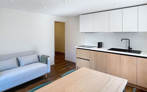 Ca' Alma Dolomia: Mueble, Diseño De Interiores, Piso, Suelo, Madera, Mostrador, Techo, Cocina, Gabinetes, Habitación