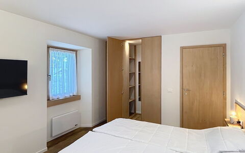 Ca' Alma Dolomia: Diseño De Interiores, Piso, Madera, Suelo, Techo, Habitación, Cama, Encendiendo, Habitación, Mueble