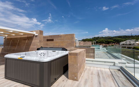 Porto di Luce Luxury, Jacuzzi and Seaview: Arreglo De Tubería, Bañera, Suelo, Departamento, Jacuzzi, Piscina, Recurso, Hotel, Ático