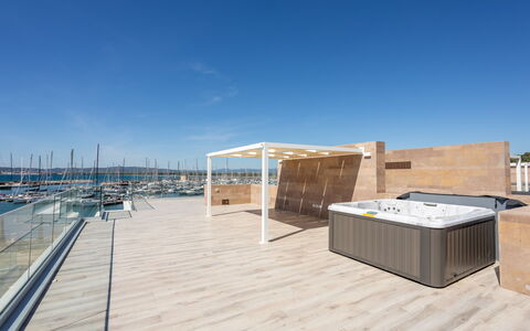Porto di Luce Luxury, Jacuzzi and Seaview: Piso, Suelo, Suelos De Madera, Material Compuesto, Cubierta, Madera Dura, Mueble Para Exteriores, Tablón, Manchas De Madera, Sombra