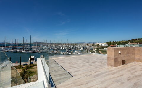 Porto di Luce Luxury, Jacuzzi and Seaview: Sombra, Centro De Deportes Acuáticos, Balcón, Pasarela