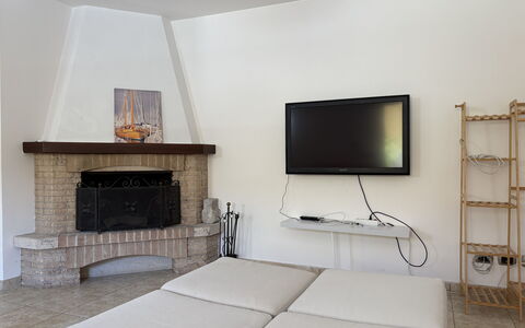 Villa Magda: Mueble, Diseño De Interiores, Piso, Madera, Suelo, Habitación, Encendiendo, Sala, Techo, Departamento