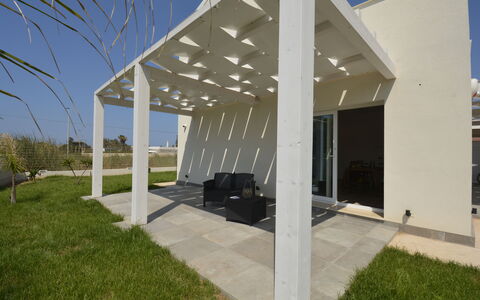 Villa Blue: Arquitectura, Sombra, Material Compuesto, Estructura Al Aire Libre, Hormigón, Pérgola, Columna, Haz, Pabellón, La Luz Del Día