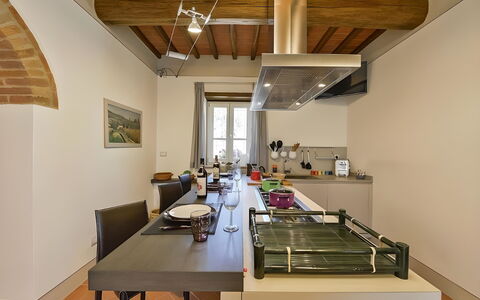 Villa Larino: Mueble, Diseño De Interiores, Cocina, Piso, Mostrador, Aparato De Cocina, Madera, Techo, Encendiendo, Suelo