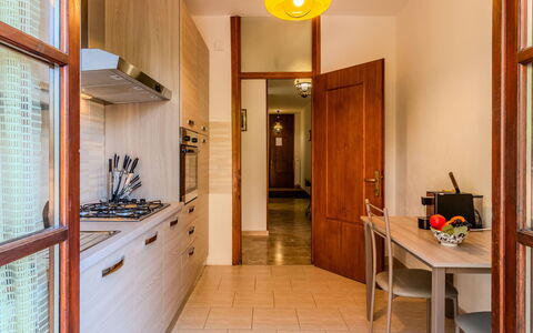 Sant'Agata: Piso, Diseño De Interiores, Cocina, Mostrador, Madera, Suelo, Techo, Aparato De Cocina, Electrodoméstico, Mueble