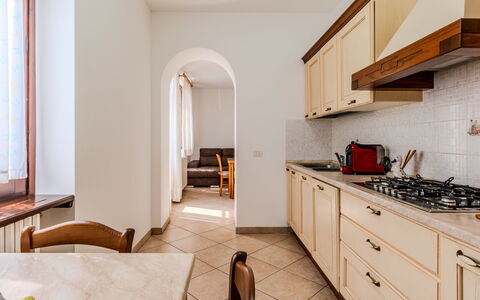 Casa Iolanda: Diseño De Interiores, Piso, Madera, Suelo, Cocina, Mostrador, Habitación, Gabinetes, Techo, Mueble
