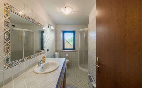 Casa Morgana: Piso, Diseño De Interiores, Suelo, Techo, Arreglo De Tubería, Habitación, Baño, Lavabo Del Baño, Grifo, Encendiendo