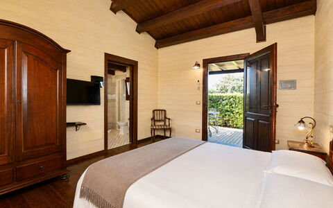 La Muraglia: Madera, Mueble, Diseño De Interiores, Techo, Casa, Puerta, Manchas De Madera, Silla, Madera Dura, Porche