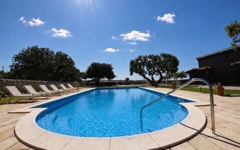 La Muraglia: Piscina, Azul, Agua, Árbol, Fuente De Agua, Recurso, Sombra, Ocio, Jardín, Paisajismo