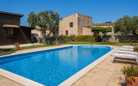 La Muraglia: Azul, Piscina, Recurso, Inmuebles, Hacienda, Eco Hotel, Sombra, Villa, Mueble Para Exteriores, Casa De Campo