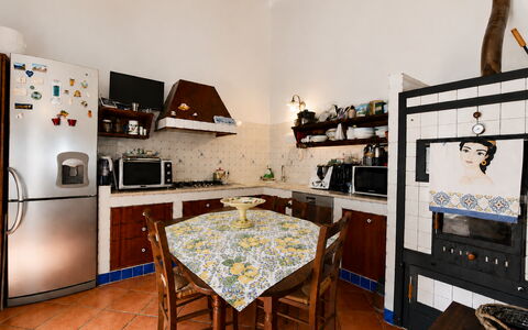 La Muraglia: Mueble, Diseño De Interiores, Piso, Madera, Cocina, Suelo, Habitación, Techo, Encendiendo, Mostrador