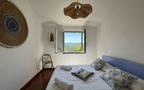 Il Fienile, Garden and Peacefull View: Habitación, Cama, Sábana, Lecho, Mueble, Diseño De Interiores, Linos, Marco De La Cama, Suelo, Casa