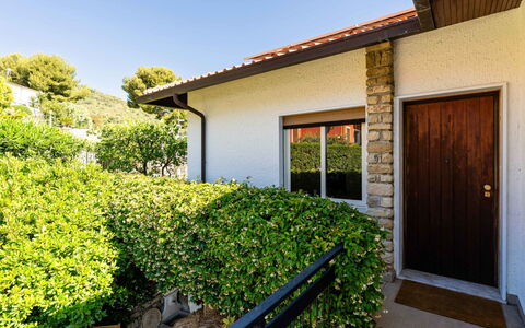 A Casa di Amici: Mueble, Diseño De Interiores, Piso, Suelo, Mesa, Madera, Techo, Silla, Habitación, Sofá