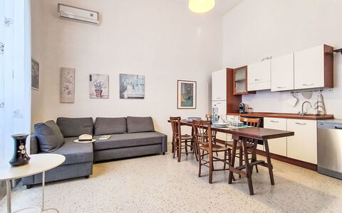 Dimora Avola Centro: Mueble, Diseño De Interiores, Piso, Suelo, Mesa, Madera, Techo, Silla, Habitación, Sofá