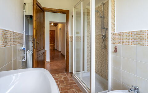 Casale delle Lupe, Campiglia Marittima: Piso, Arreglo De Tubería, Suelo, Diseño De Interiores, Techo, Baño, Plomería, Grifo, Habitación, Puerta