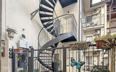 Colazza 100: Escalera, Departamento, Pretil, Diseño Urbano, Hierro, Puerta, Metal, Balcón, Balaustre, Vaso