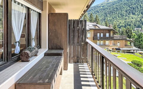 Presanella: Madera, Casa, Departamento, Balcón, Porche, Madera Dura, Sombra, Manchas De Madera, Villa, Hotel