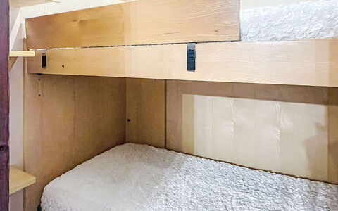 Presanella: Litera, Madera, Suelo, Piso, Habitación, Cama, Linos, Lecho, Habitación, Manchas De Madera
